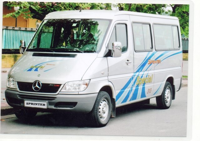 Thuê xe 16 chỗ Mercedes Sprinter đi sân bay Nội Bài