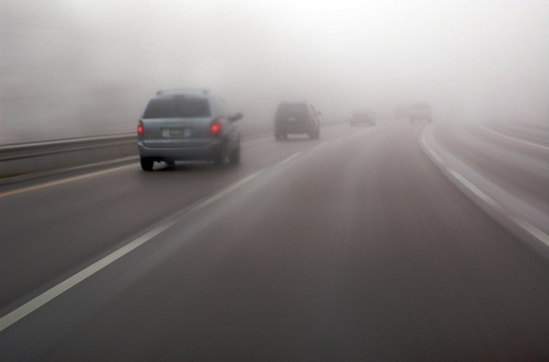 Những lưu ý “sống còn” khi lái xe trong sương