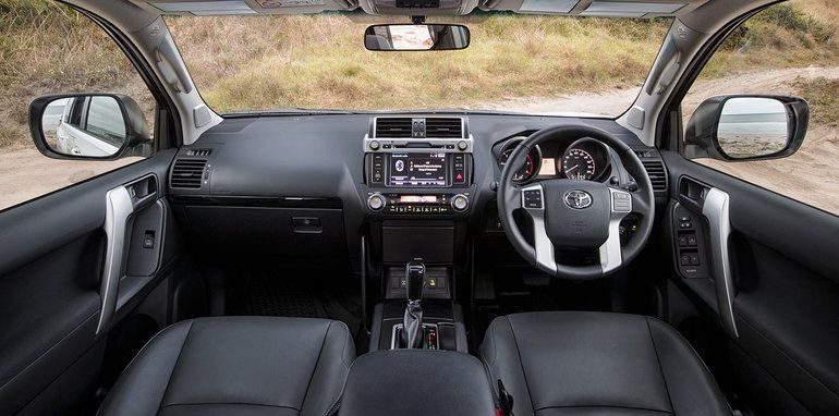 Nội thất Toyota Land Cruiser Prado Altitude 2017 