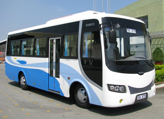 Thuê xe 45 chỗ Hyundai Aero Space đi sân bay Nội Bài