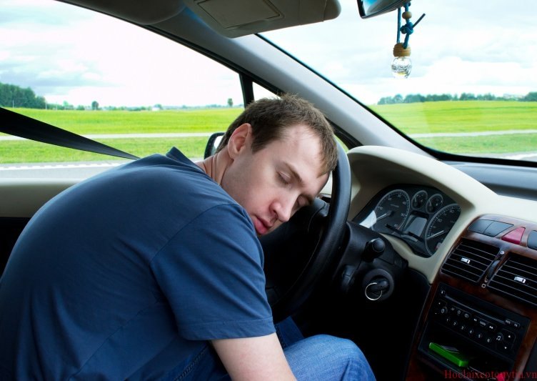 Cách chống ngủ gật khi lái xe 